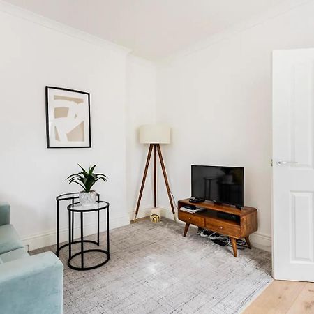 Stylish One Bedroom Apartment In Greater Londra Exterior foto