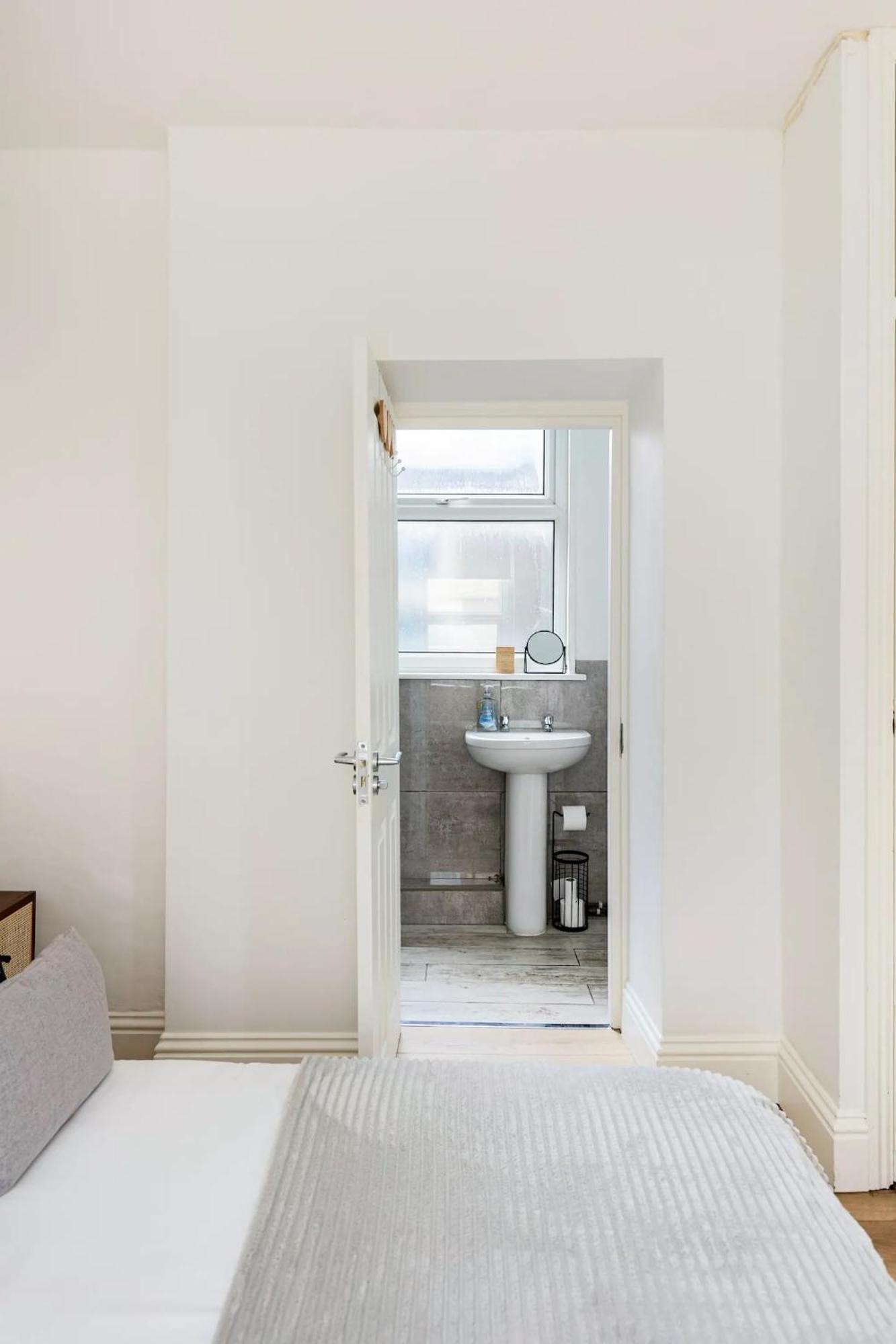 Stylish One Bedroom Apartment In Greater Londra Exterior foto