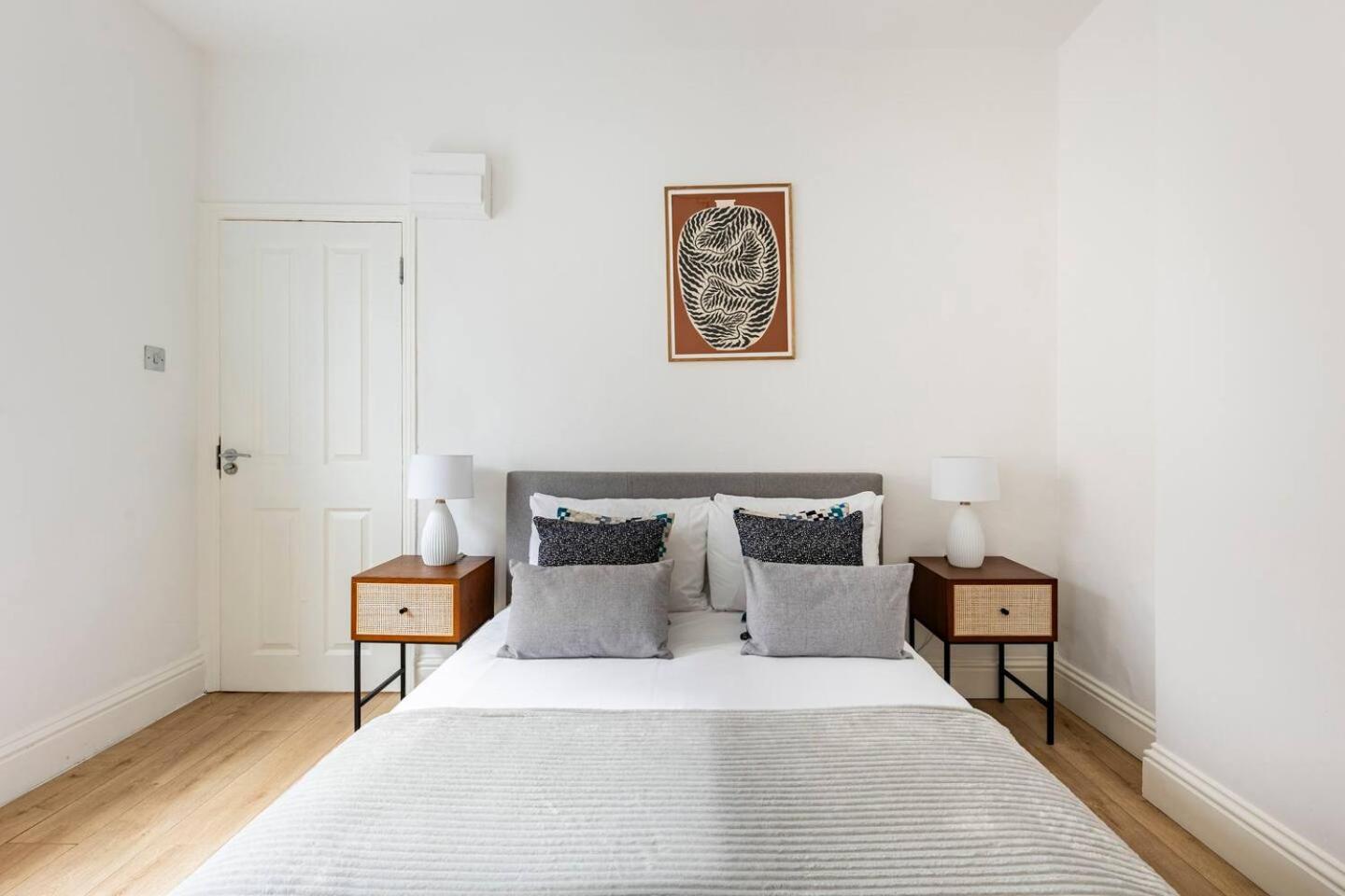 Stylish One Bedroom Apartment In Greater Londra Exterior foto