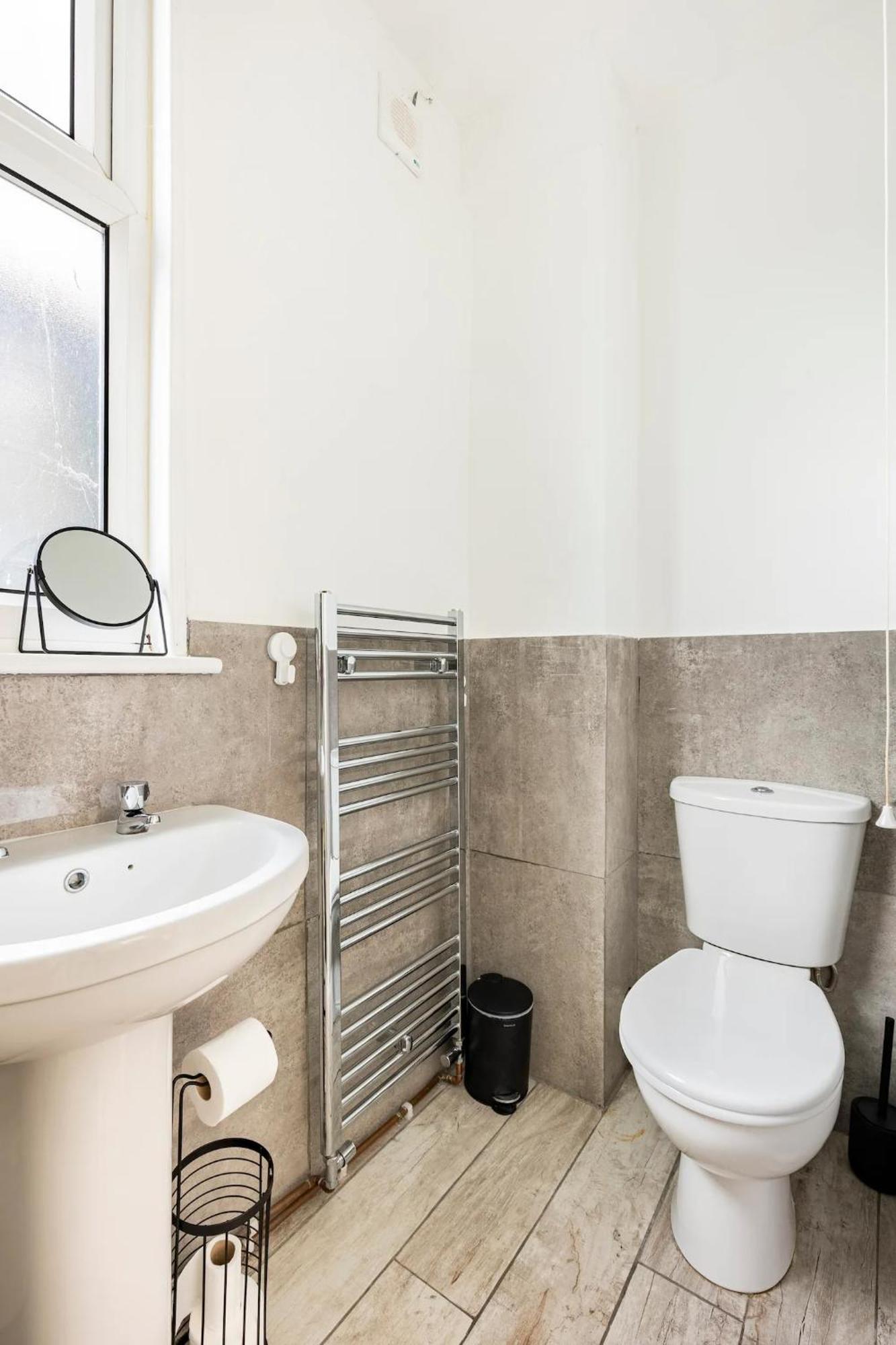 Stylish One Bedroom Apartment In Greater Londra Exterior foto